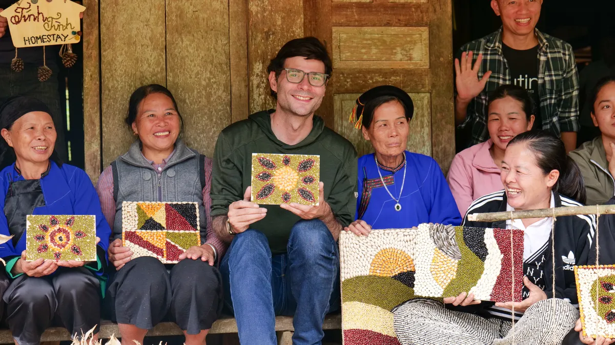 Nghệ thuật từ hạt ngô: Khi nông sản Lân Nóng