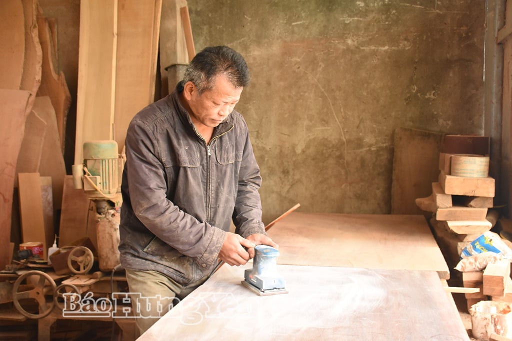 قرض کی بدولت، مسٹر ٹران ویت کوئٹ، لانگ ہنگ کمیون، نے گھر پر کارپینٹری ورکشاپ کھولنے کے لیے مشینری میں سرمایہ کاری کی۔