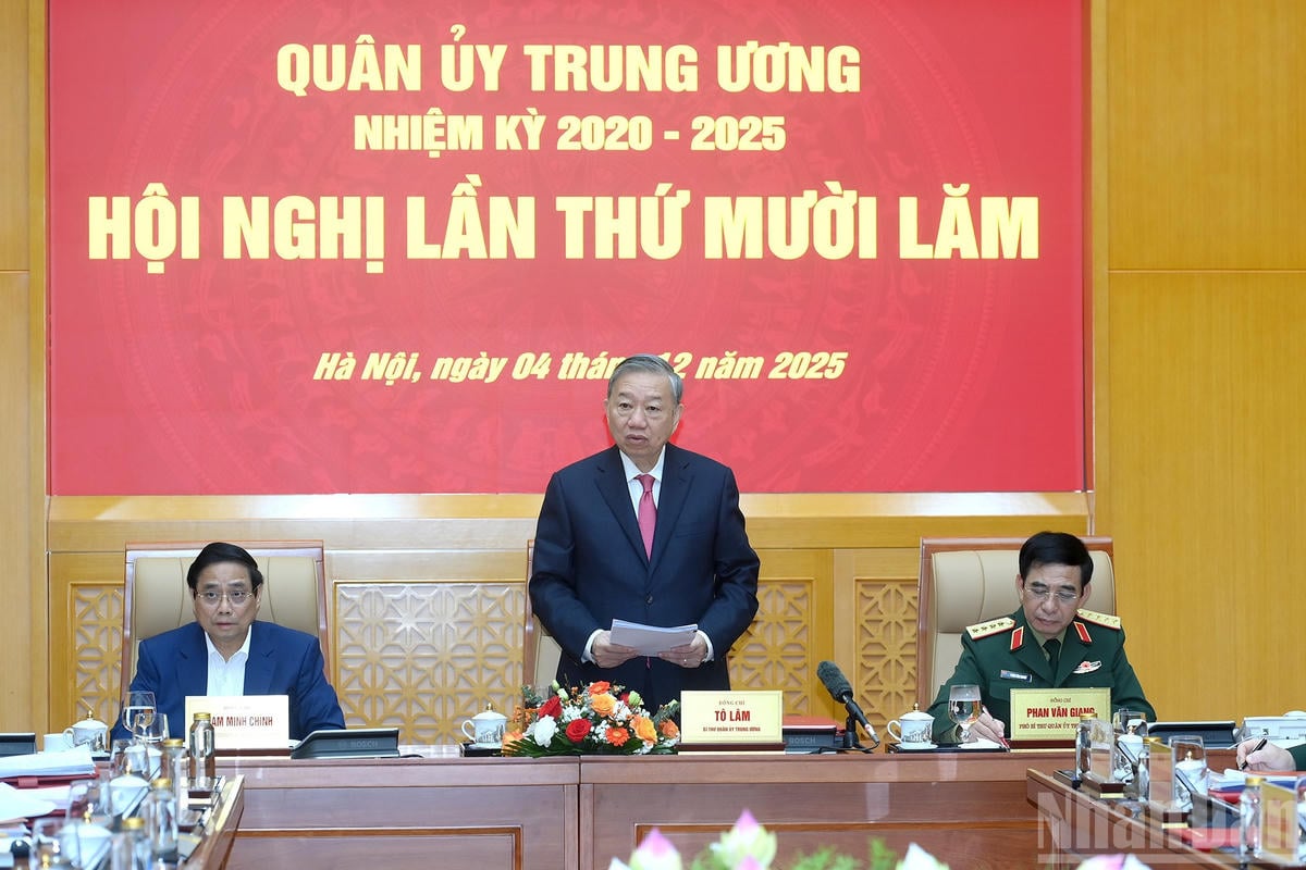 Generalsekreterare To Lam, sekreterare för Centrala militärkommissionen, höll ett tal där han ledde Centrala militärkommissionens 15:e konferens.