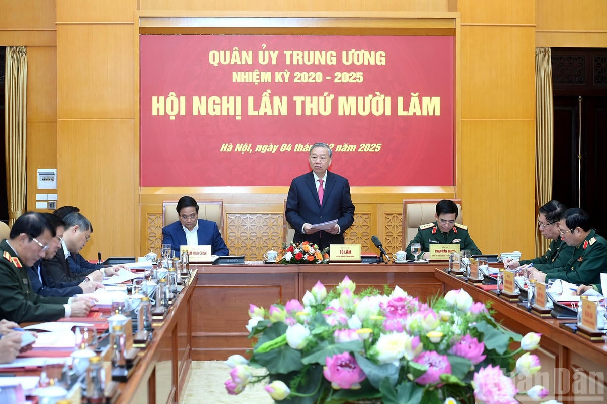 Generalsekreterare To Lam, sekreterare för Centrala militärkommissionen, höll ett tal där han ledde Centrala militärkommissionens 15:e konferens.