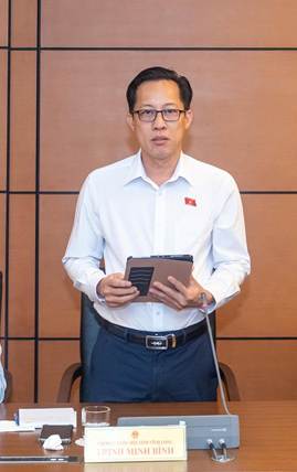 Đại biểu Trịnh Minh Bình phát biểu thảo luận tại Tổ chiều ngày 3/12.