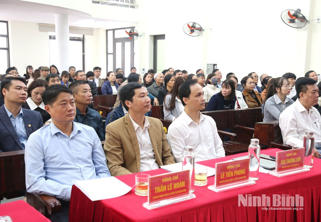 Delegierte nahmen an der Auftaktveranstaltung der Initiative „Digitale Kompetenz für alle“ und an Schulungen zur Verbesserung digitaler Fähigkeiten teil.