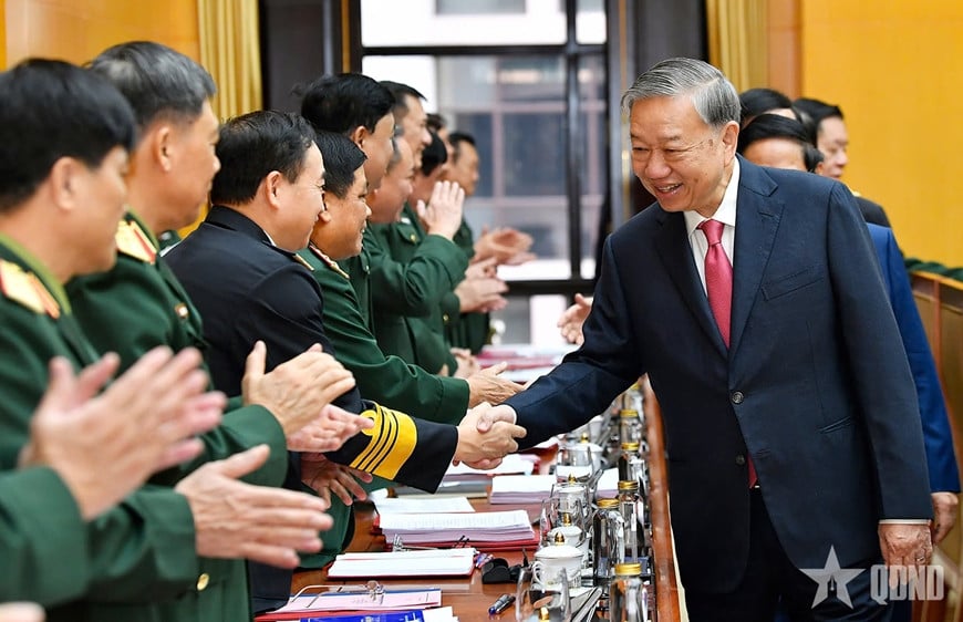 អគ្គលេខាធិកា To Lam លេខាគណៈកម្មាធិការយោធាមជ្ឈិមបានធ្វើជាប្រធានសន្និសីទគណៈកម្មាធិការយោធាមជ្ឈិមលើកទី ១៥។