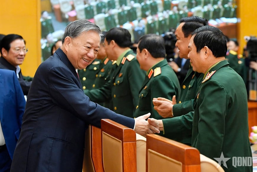 អគ្គលេខាធិកា To Lam លេខាគណៈកម្មាធិការយោធាមជ្ឈិមបានធ្វើជាប្រធានសន្និសីទគណៈកម្មាធិការយោធាមជ្ឈិមលើកទី ១៥។