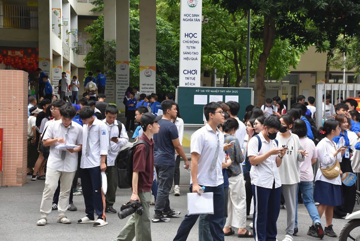 داوطلبان هانوی در آزمون فارغ‌التحصیلی دبیرستان ۲۰۲۵.