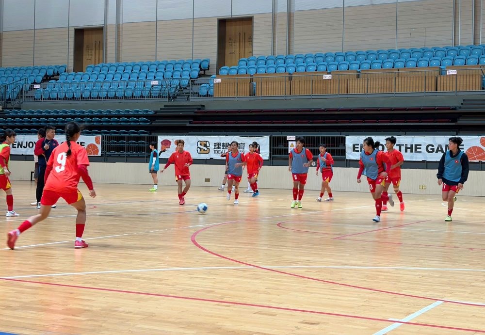 Träningsresa till Kina hjälper Vietnams damlag i futsal att förbereda sig bättre för SEA Games 33 - foto 1
