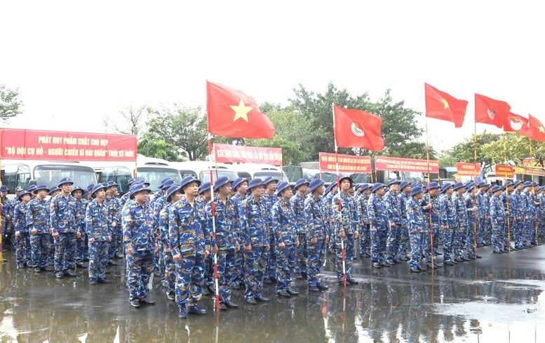 Região Naval 3: 'As casas ainda não estão terminadas, as tropas não deixaram suas posições' - Foto 2. Vùng 3 Hải quân: 'Chưa xong nhà dân, quân chưa rời vị trí'- Ảnh 2.