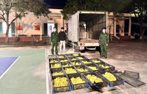 លោក Le Van Hai ជាមួយ​នឹង​ភស្តុតាង​នៅ​ប៉ុស្តិ៍​ការពារ​ព្រំដែន Bac Son។