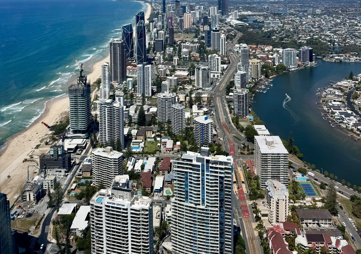 'Mùa hè ngược nắng' ở Gold Coast miền Đông nước Úc - Ảnh 1.