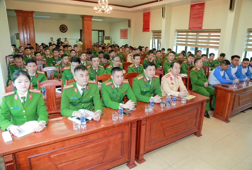 Biztonságos motorkerékpár-vezetési készségek elsajátítására irányuló képzés diákoknak