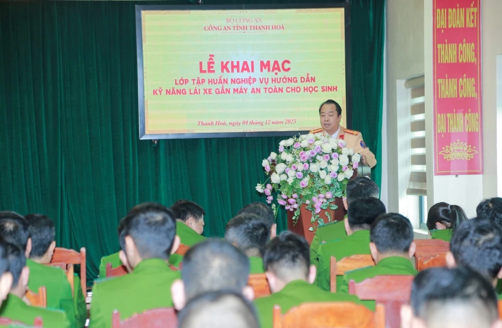 Biztonságos motorkerékpár-vezetési készségek elsajátítására irányuló képzés diákoknak