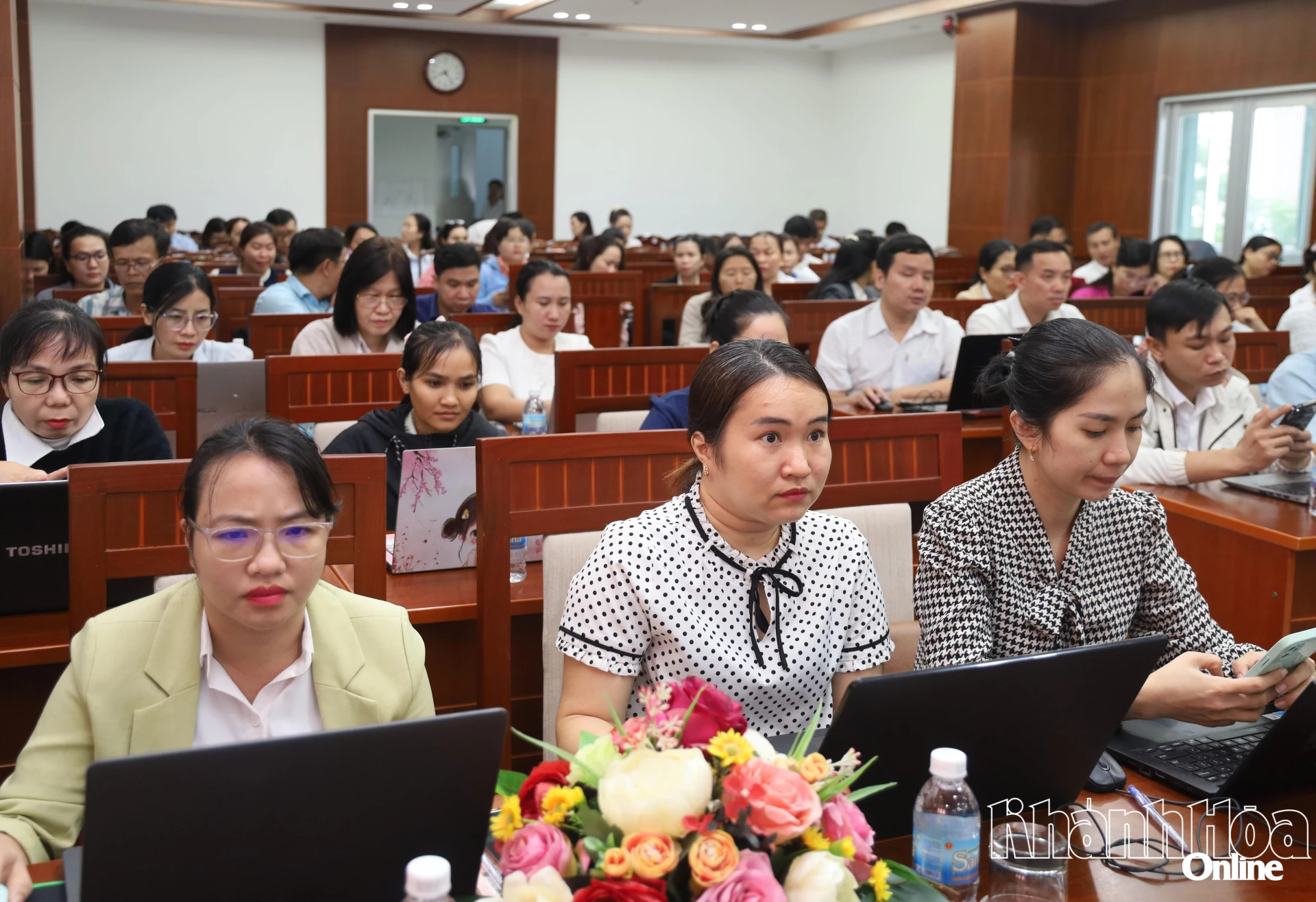 나트랑 구역 다리 지점에서 열린 회의에 참석한 대표단.
