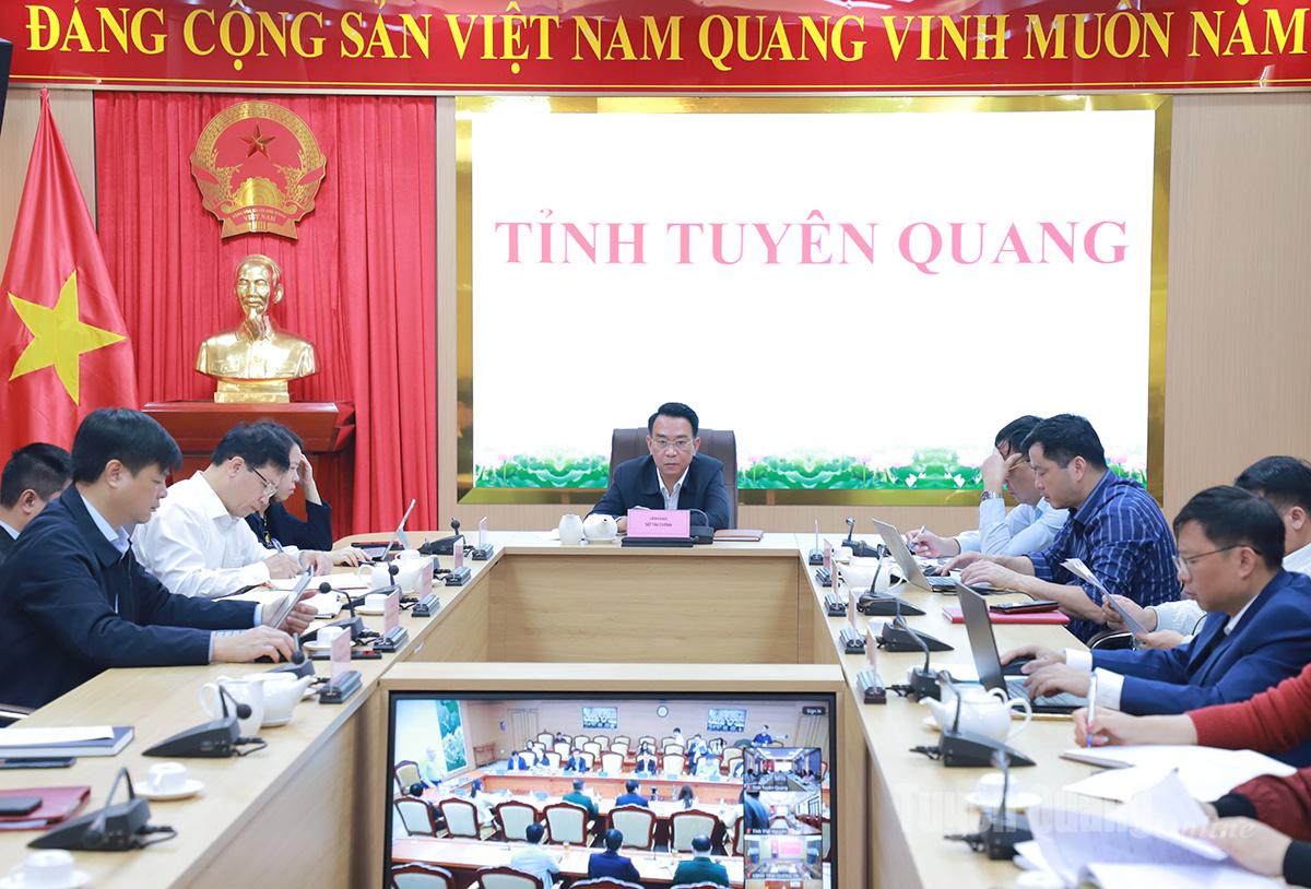 Delegados presentes no ponto de encontro da ponte provincial.