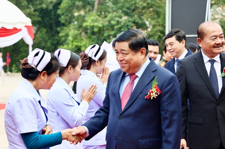 라오스-베트남 우호병원 준공식 및 인수인계 - 사진 1. Khánh thành, bàn giao Bệnh Viện Hữu nghị Lào-Việt Nam- Ảnh 1.