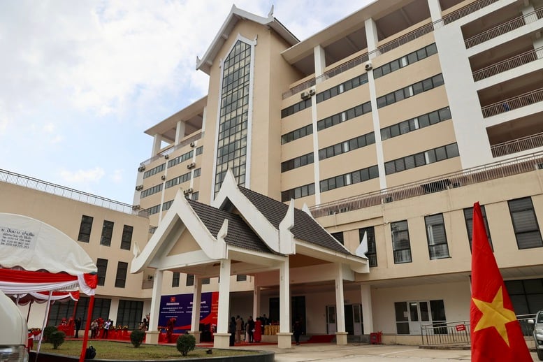 라오스-베트남 우호병원 준공식 및 인수 - 사진 10. Khánh thành, bàn giao Bệnh Viện Hữu nghị Lào-Việt Nam- Ảnh 10.