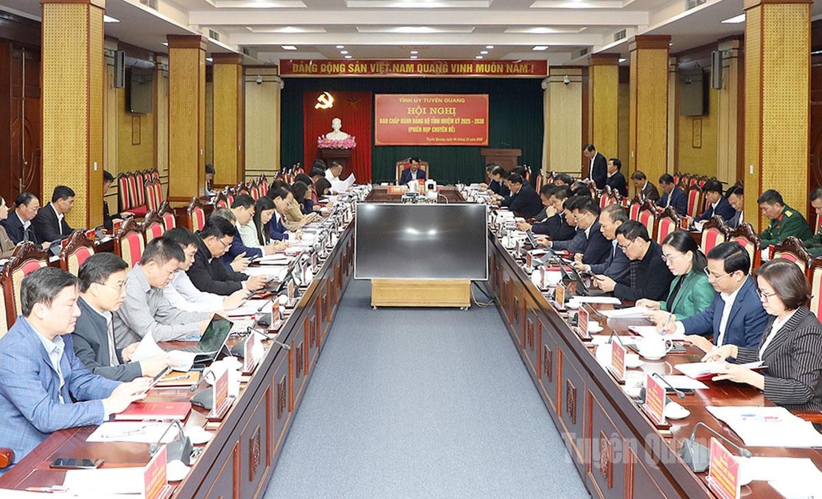 Cena da reunião especializada do Comitê Provincial do Partido.
