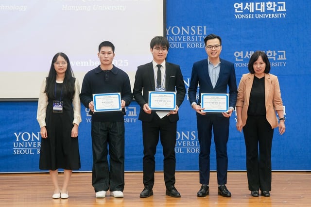 Tres jóvenes científicos vietnamitas premiados por su destacada investigación en Corea - Foto 1.