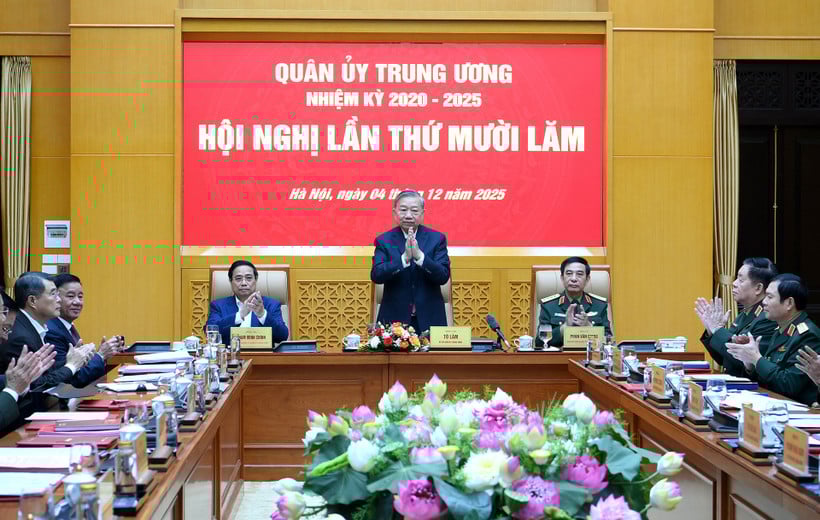 El Secretario General To Lam, Secretario de la Comisión Militar Central, presidió la XV Conferencia de la Comisión Militar Central. (Foto: DANG KHOA)