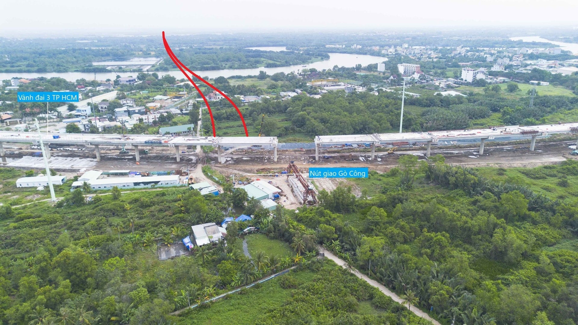 Dong Nai 2-broen (Long Hung-broen) er en bro som Ho Chi Minh-byen og Dong Nai-provinsen vil investere i og bygge i den kommende perioden, med mål om å redusere trafikkorken for Long Thanh-broen på Ho Chi Minh-byen - Long Thanh-motorveien og den eksisterende Dong Nai-broen. I tillegg til dette forbinder denne broen også Ringvei 3 direkte gjennom det gamle Thu Duc-området med Long Thanh internasjonale lufthavn – et viktig flyplassprosjekt i den sørlige regionen, som forventes å være ferdigstilt og tatt i bruk i 2026.