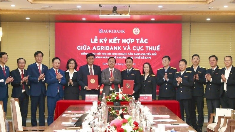 협력 협정은 국가 재정을 현대화하기 위한 Agribank과 세무 부문 간의 목표, 책임 및 전략적 비전에 대한 협정입니다.