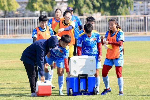 Đối thủ của Việt Nam quá trẻ, có 2 cầu thủ 15, 16 tuổi đến SEA Games - Ảnh 6.