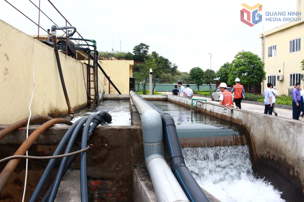 Stasiun pemantauan air limbah otomatis berkelanjutan di Perusahaan Batubara Gabungan Ha Lam. Foto: Manh Truong.