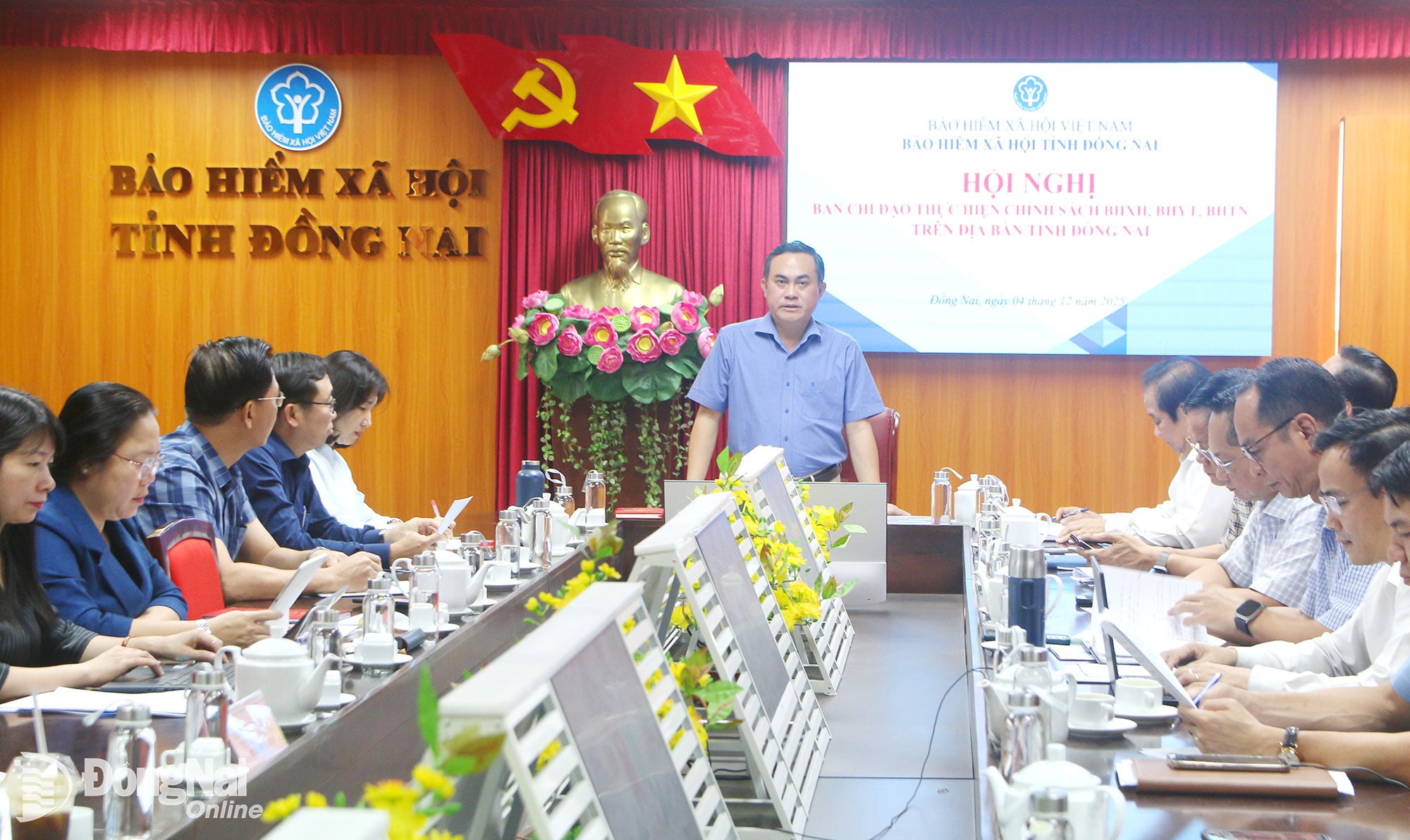 Member of the Provincial Party Standing Committee, Vice Chairman of Dong Nai Provincial People's Committee Le Truong Son chaired the conference. Photo: Hanh Dung