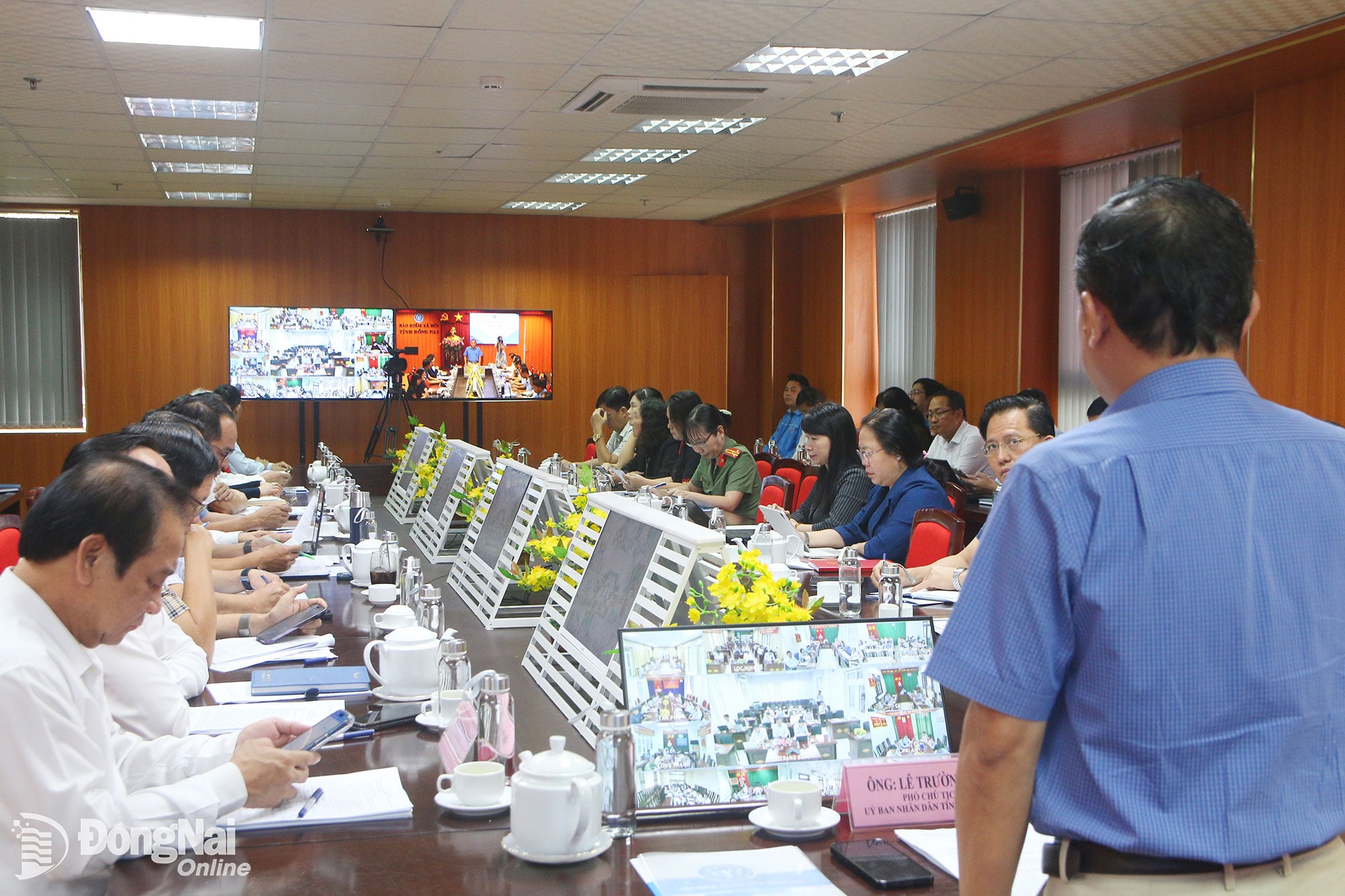 The conference was connected with departments, branches, communes, wards, and tax collection agents in the province. Photo: Hanh Dung