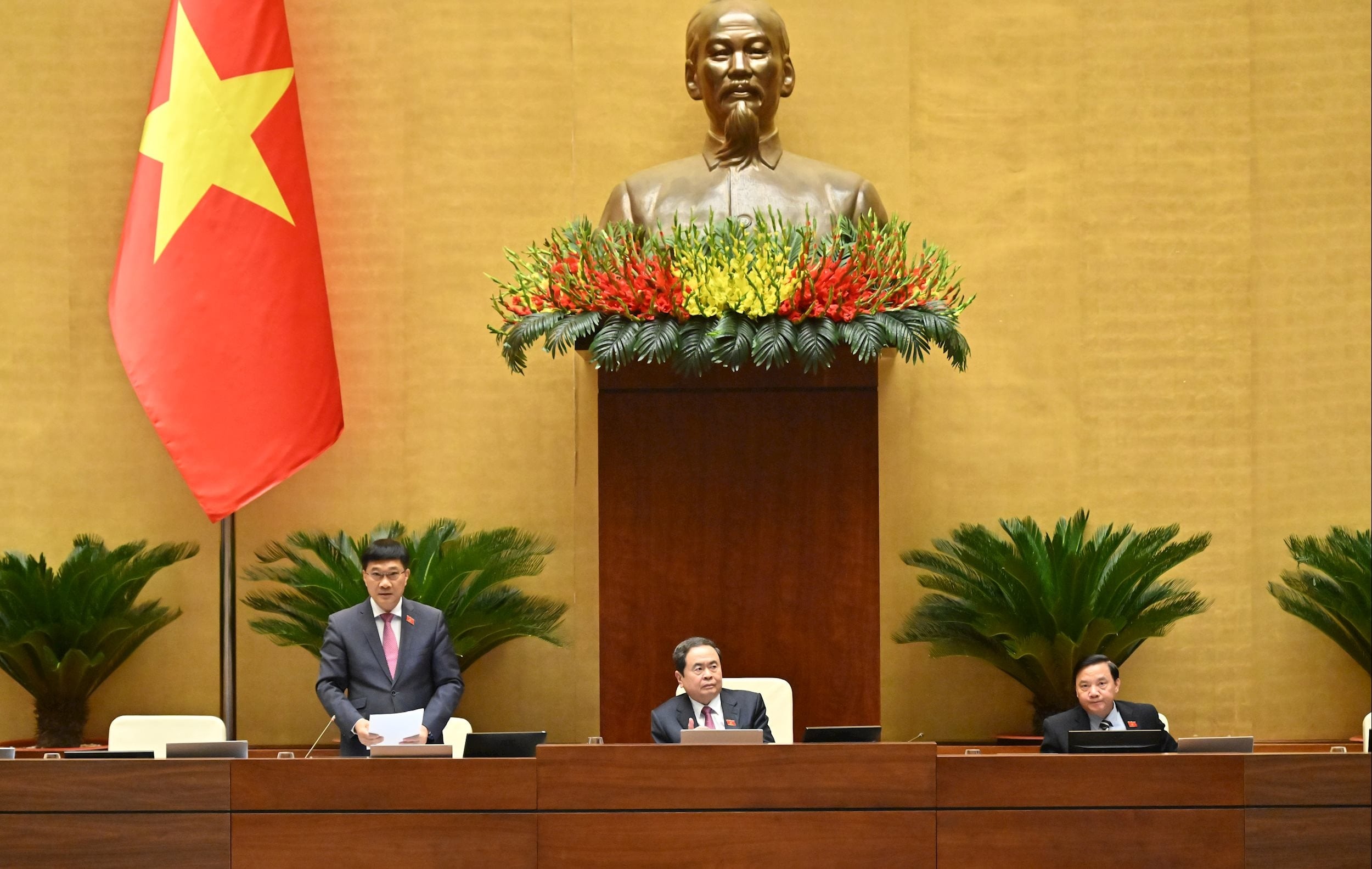 Phó Chủ tịch Quốc hội Vũ Hồng Thanh điều hành phiên họpVQK_1364