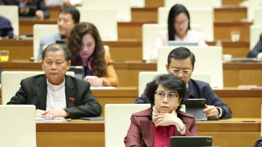 4 दिसंबर की सुबह बैठक में भाग लेने वाले प्रतिनिधि। फोटो: क्वांग फुक