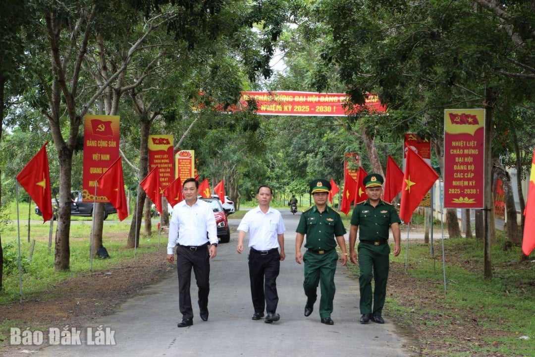 होर्डिंग और प्रचार नारे की व्यवस्था पार्टी के दिशा-निर्देशों और नीतियों तथा राज्य की नीतियों को सीमावर्ती क्षेत्रों के लोगों के करीब लाने में योगदान देती है।