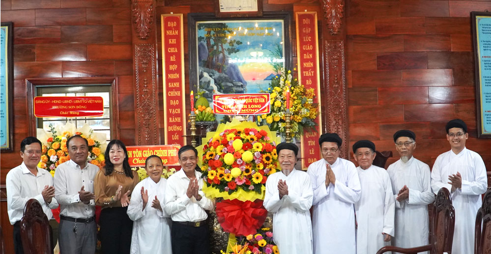 کین بان صوبے کی ویت نام کی فادر لینڈ فرنٹ کمیٹی کے وائس چیئرمین نے وفد کی قیادت میں مذہبی امور کی کمیٹی کی کاو ڈائی جماعت کا دورہ کیا اور انہیں مبارکباد دی۔