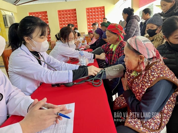 Lidé si nechávají změřit krevní tlak předtím, než jdou k lékaři.