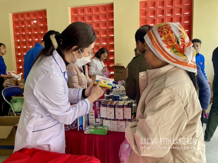 Lidé dostávají léky zdarma