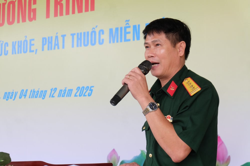 Đại tá Tô Văn Vịnh, Bí thư Đảng ủy, Phó Giám đốc Bệnh viện Quân y 7A mong rằng đây là dịp giúp đội ngũ y, bác sĩ của viện thể hiện trách nhiệm chăm sóc sức khỏe với xã hội, góp phần thắt chặt tình đoàn kết quân dân