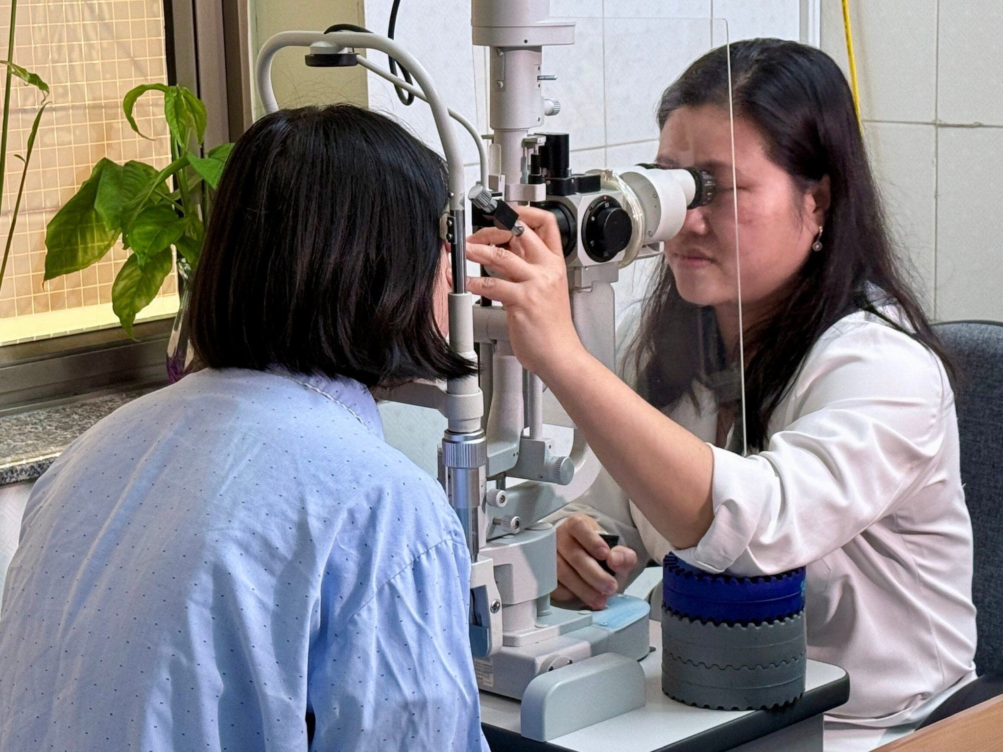 Nhiều người bất ngờ vì đi khám mới biết mắc căn bệnh dễ gây mù lòa- Ảnh 1.