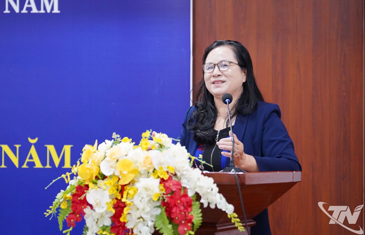 ผู้แทนสมาคมส่งเสริมการศึกษาจังหวัด