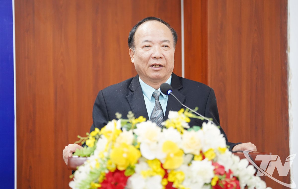 ตัวแทนจากหน่วยสมาชิกของ Emulation Cluster หมายเลข 12 กล่าวสุนทรพจน์ในงานประชุม