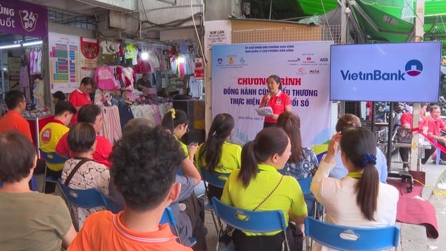 Tăng tốc chuyển đổi số: Giải pháp 'cầm tay chỉ việc' giúp tiểu thương lớn tuổi tại TP. Hồ Chí Minh kê khai thuế điện tử - Ảnh 2.