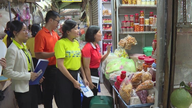 Tăng tốc chuyển đổi số: Giải pháp 'cầm tay chỉ việc' giúp tiểu thương lớn tuổi tại TP. Hồ Chí Minh kê khai thuế điện tử - Ảnh 4.