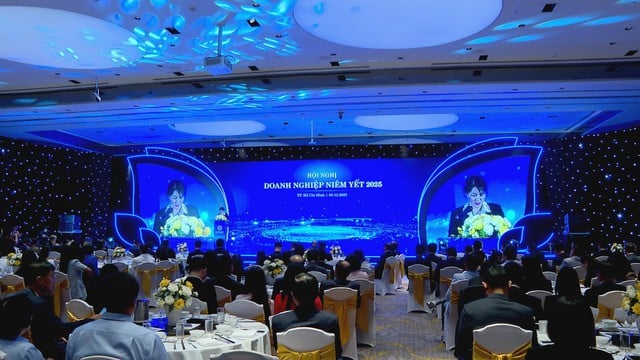 Sức mạnh 390 tỷ USD: Doanh nghiệp niêm yết