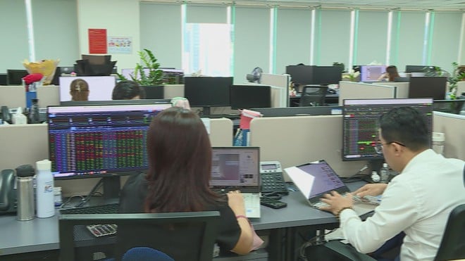 Sức mạnh 390 tỷ USD: Doanh nghiệp niêm yết