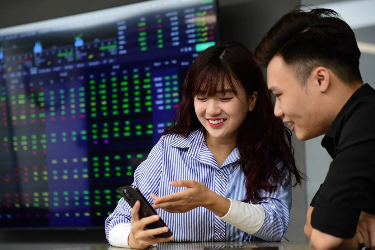 Dòng tiền xoay trục, VN-Index nối dài chuỗi 7 phiên thăng hoa