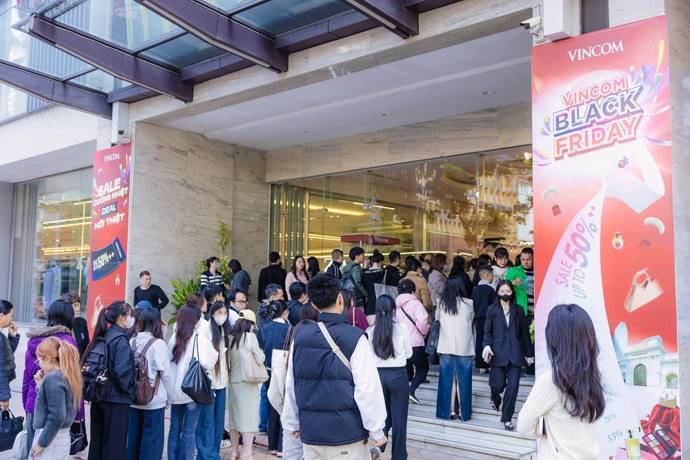 230万人の来場者がビンコムのブラックフライデー2025を「破壊」し、年末のホリデーシーズンに爆発的な盛り上がりを見せた。