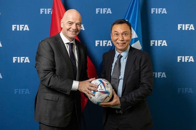 Presiden VFF Tran Quoc Tuan menghadiri upacara pengundian Putaran Final Piala Dunia FIFA 2026 - Foto 1. Chủ tịch VFF Trần Quốc Tuấn dự lễ bốc thăm VCK FIFA World Cup 2026- Ảnh 1.