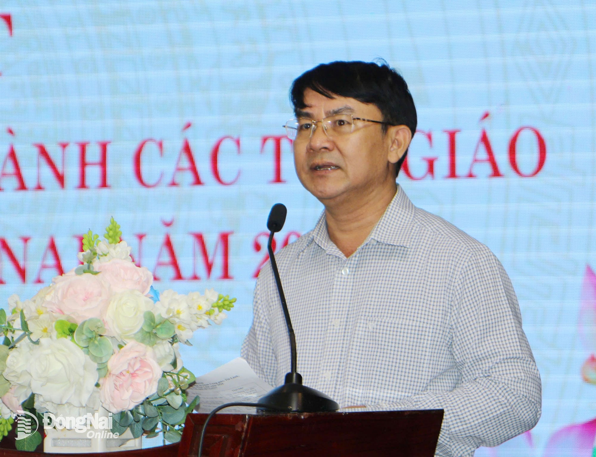 Biträdande chef för avdelningen för etniska minoriteter och religioner i Dong Nai-provinsen, Nguyen Van Khang, talade vid mötet. Foto: Van Truyen