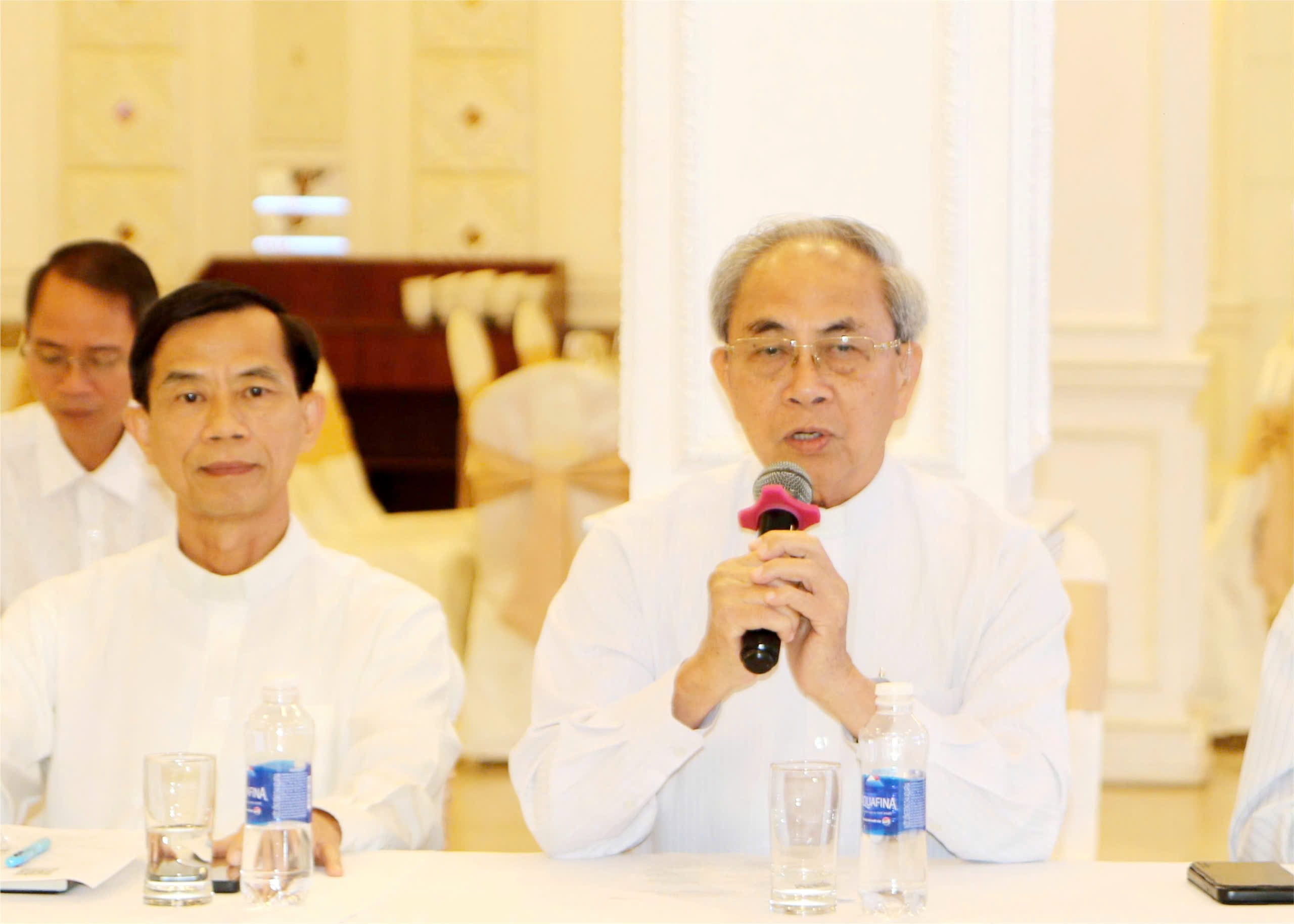 Präst Le Van Nang, vice ordförande för Vietnams katolska solidaritetskommitté i Dong Nai-provinsen, talade vid mötet. Foto: Van Truyen