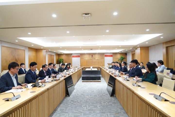 Samsung mengesahkan komitmen jangka panjang di Vietnam: Memperluas latihan, meningkatkan rangkaian rantaian bekalan - Foto 1. Samsung khẳng định cam kết lâu dài tại Việt Nam: Mở rộng đào tạo, tăng liên kết chuỗi cung ứng- Ảnh 1.