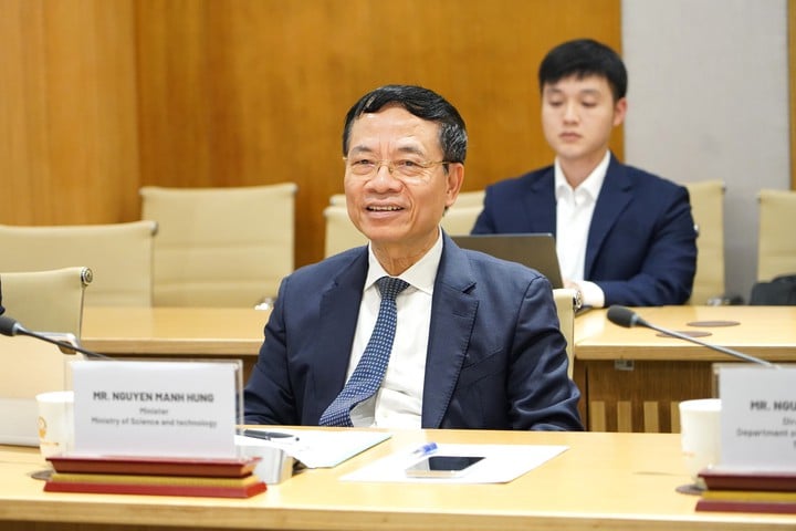 Samsung mengesahkan komitmen jangka panjang di Vietnam: Memperluas latihan, meningkatkan rangkaian rantaian bekalan - Foto 3. Samsung khẳng định cam kết lâu dài tại Việt Nam: Mở rộng đào tạo, tăng liên kết chuỗi cung ứng- Ảnh 3.