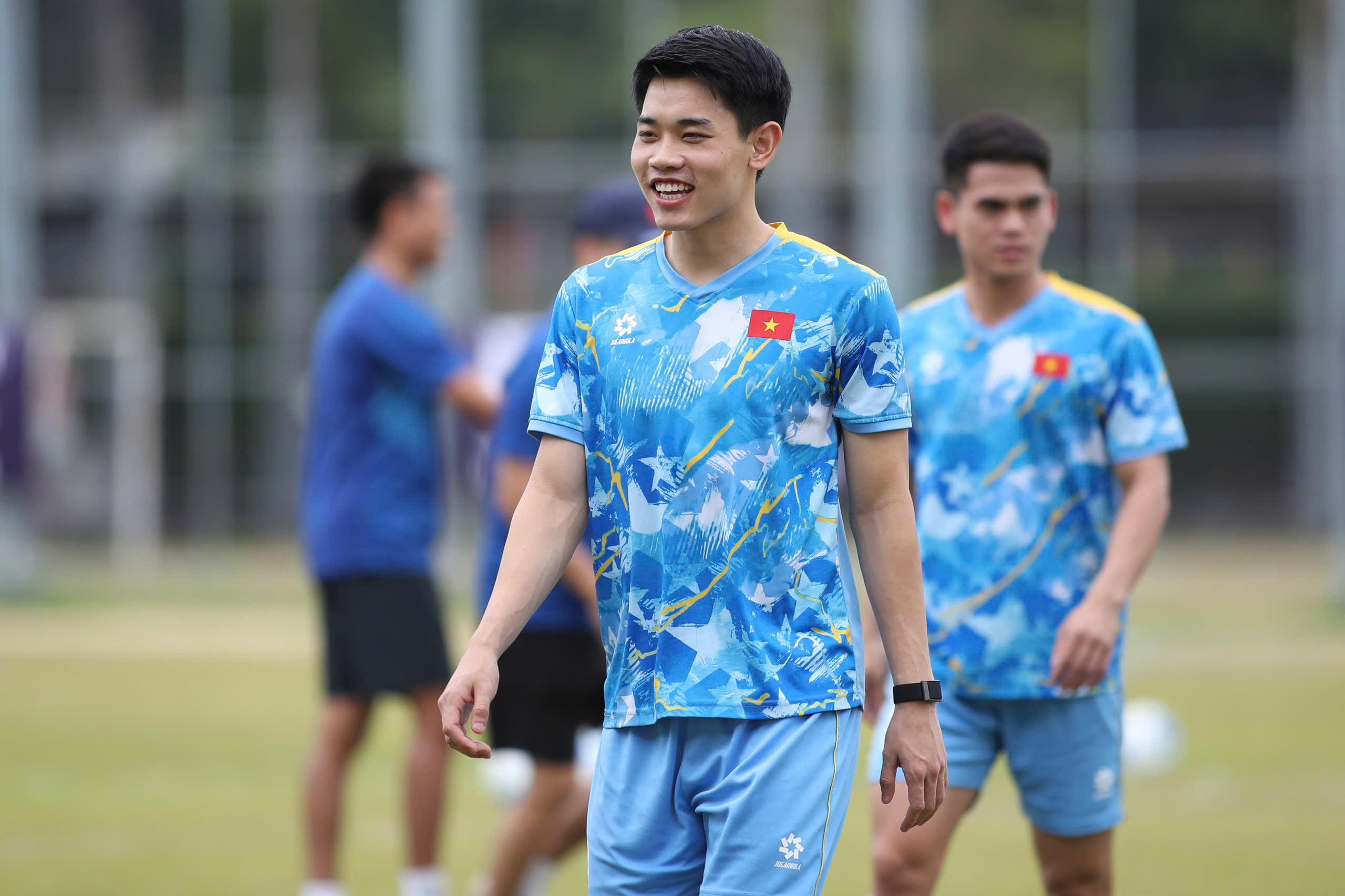 Hai sắc thái đối lập ở U.23 Việt Nam, thủ môn 1,91 m phô diễn kỹ năng đẳng cấp- Ảnh 2.